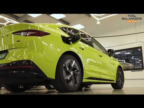 Load and play video in Gallery viewer, EV Cable Retractor Pneumatico EV3 (13lb to 18lb, 10 feet rope) - EV cable retractor