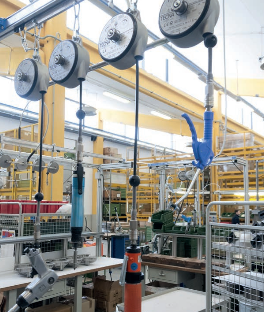 What's the Difference Between Spring Balancers vs Pneumatic Balancers?